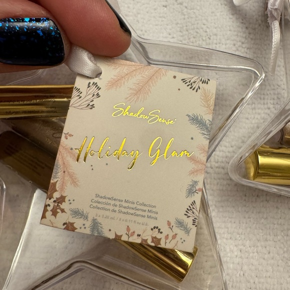 Holiday Shadow in Ornament Natural colors Senegence - Picture 3 of 5